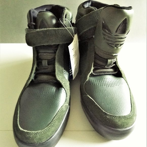 Athletic_Shoes